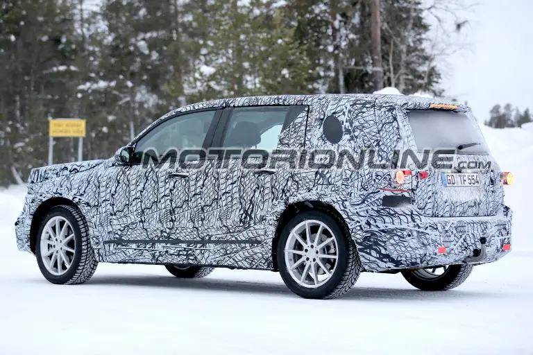 Mercedes GLB foto spia 17 gennaio 2018  - 6