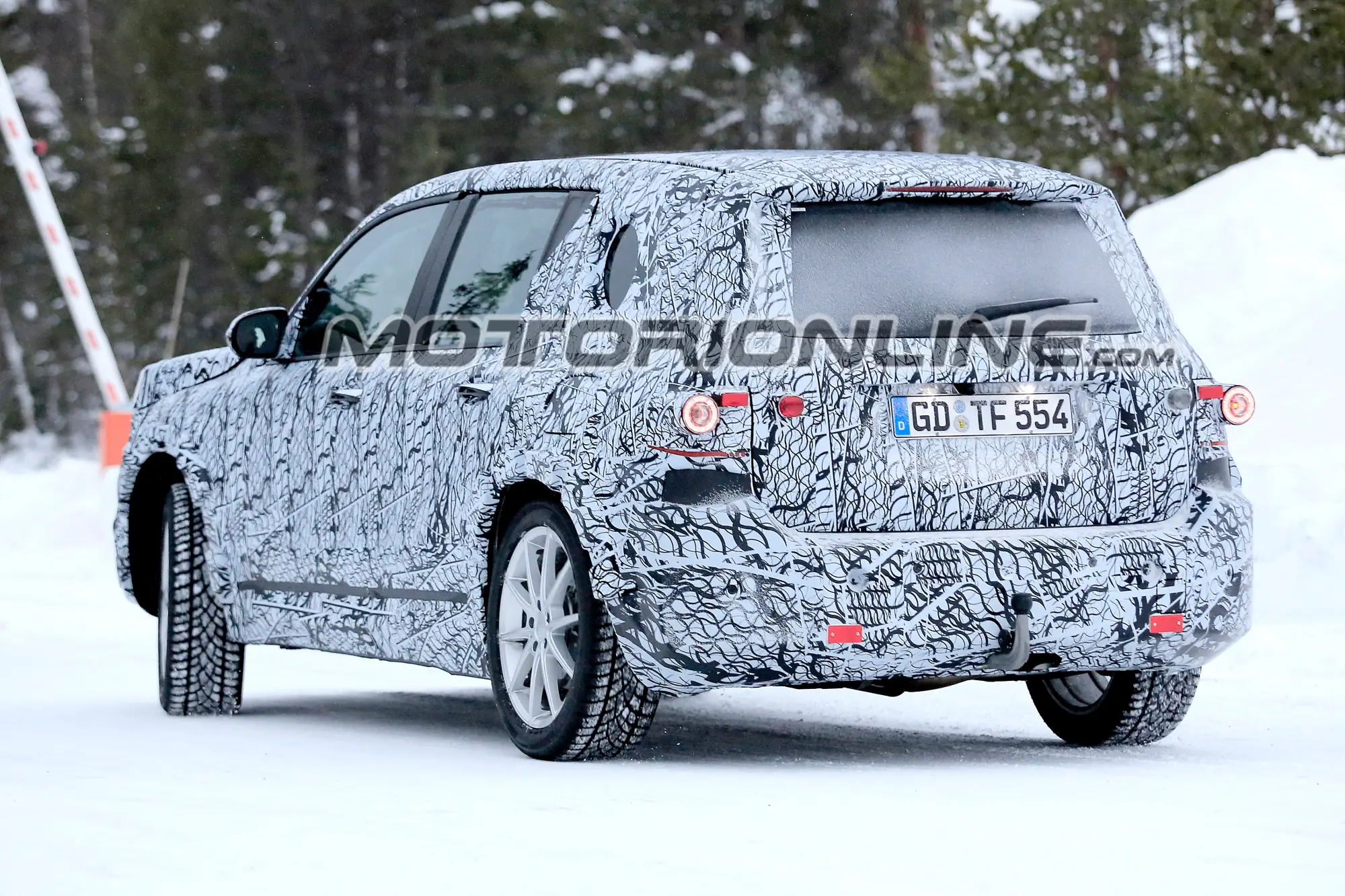 Mercedes GLB foto spia 17 gennaio 2018  - 7