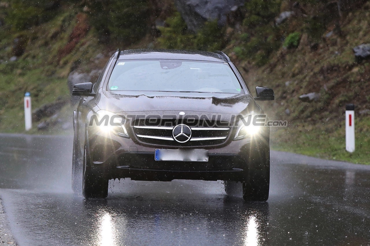 Mercedes GLB - Foto spia di un muletto 01-06-2016