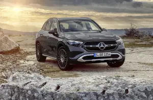 Mercedes GLC 2022 in Off-road