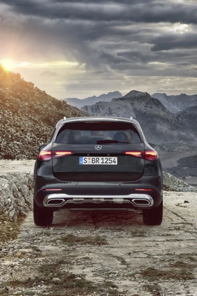 Mercedes GLC 2022 in Off-road - 21
