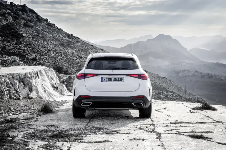 Mercedes GLC 2022 in Off-road - 13