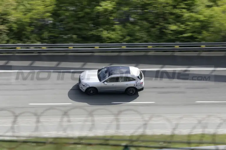 Mercedes GLC 2023 - Foto Spia 03-05-2022 - 21