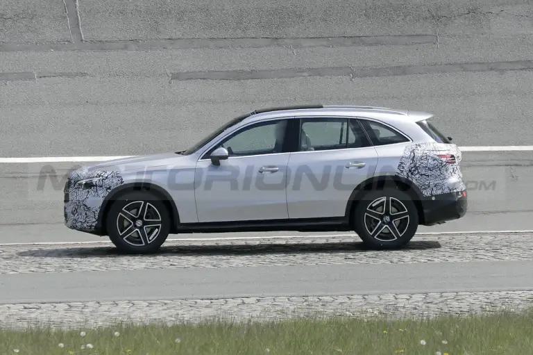 Mercedes GLC 2023 - Foto Spia 03-05-2022 - 4