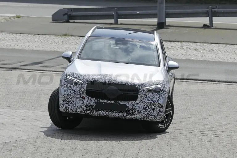 Mercedes GLC 2023 - Foto Spia 03-05-2022 - 22