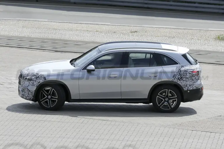 Mercedes GLC 2023 - Foto Spia 03-05-2022 - 11