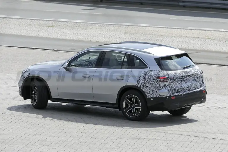 Mercedes GLC 2023 - Foto Spia 03-05-2022 - 13