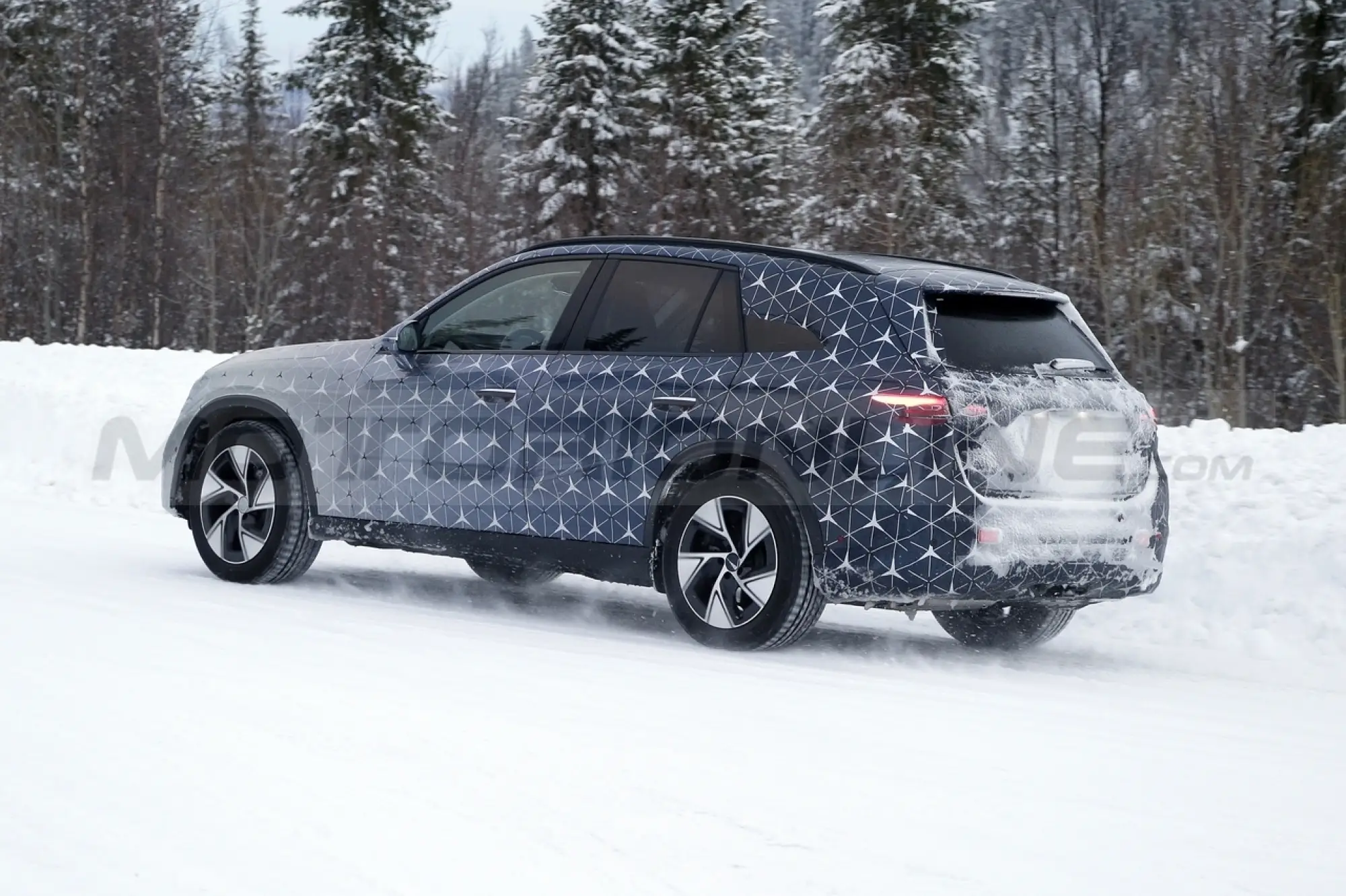 Mercedes GLC 2023 - Foto Spia 09-03-2022 - 18