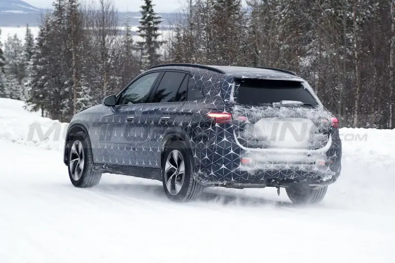 Mercedes GLC 2023 - Foto Spia 09-03-2022 - 12