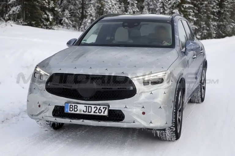 Mercedes GLC 2023 - Foto Spia 09-03-2022 - 11