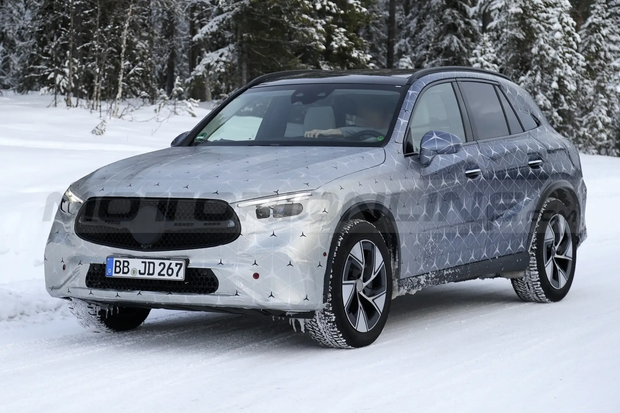 Mercedes GLC 2023 - Foto Spia 09-03-2022 - 17