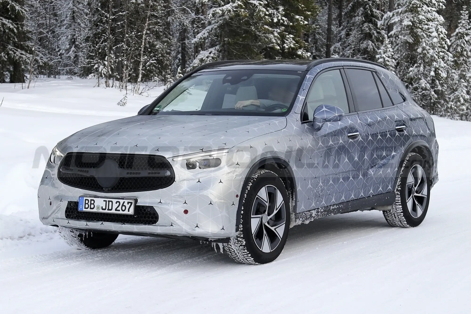 Mercedes GLC 2023 - Foto Spia 09-03-2022 - 23