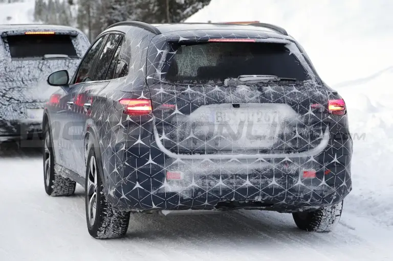 Mercedes GLC 2023 - Foto Spia 09-03-2022 - 6