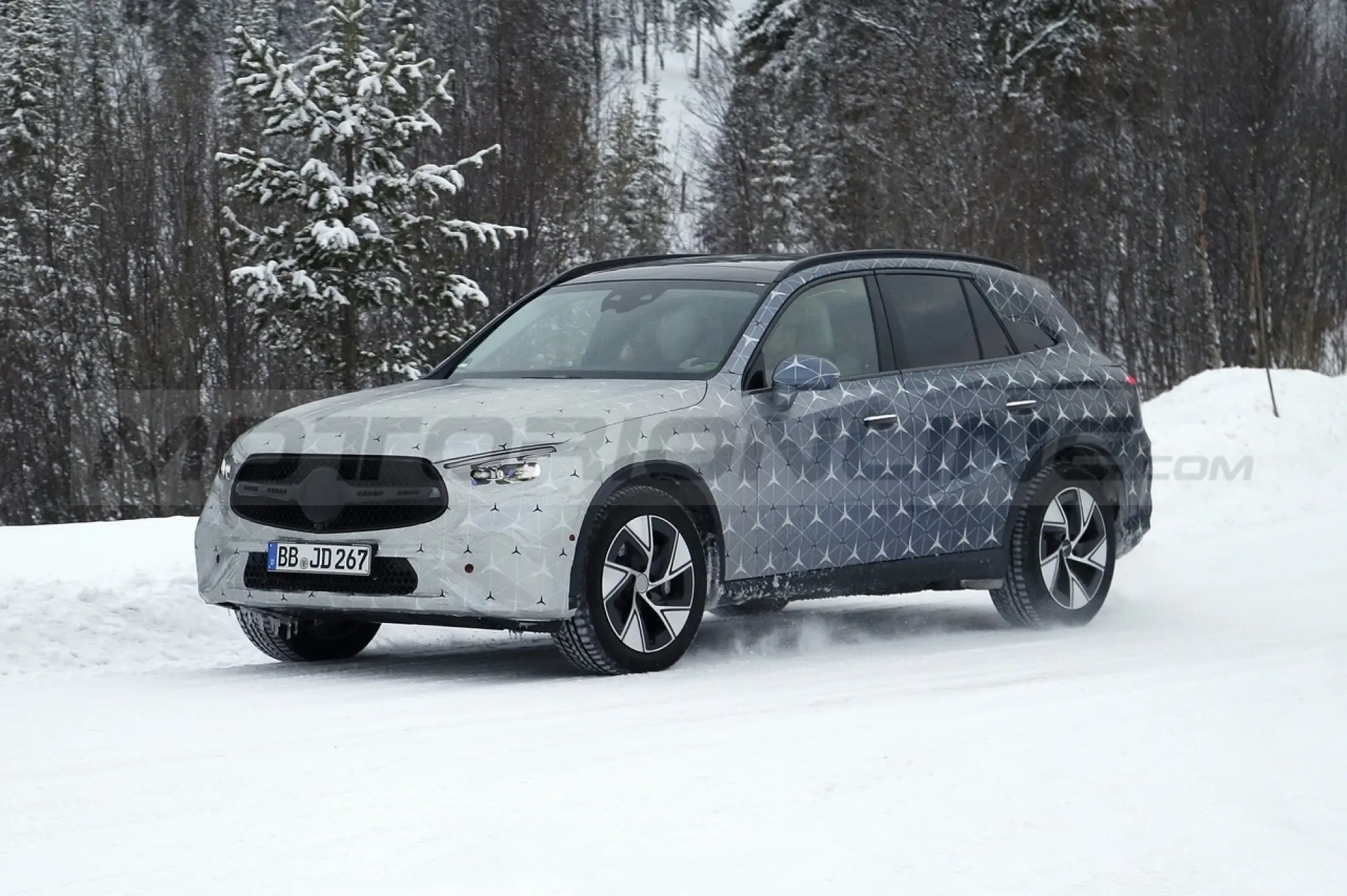 Mercedes GLC 2023 - Foto Spia 09-03-2022 - 4
