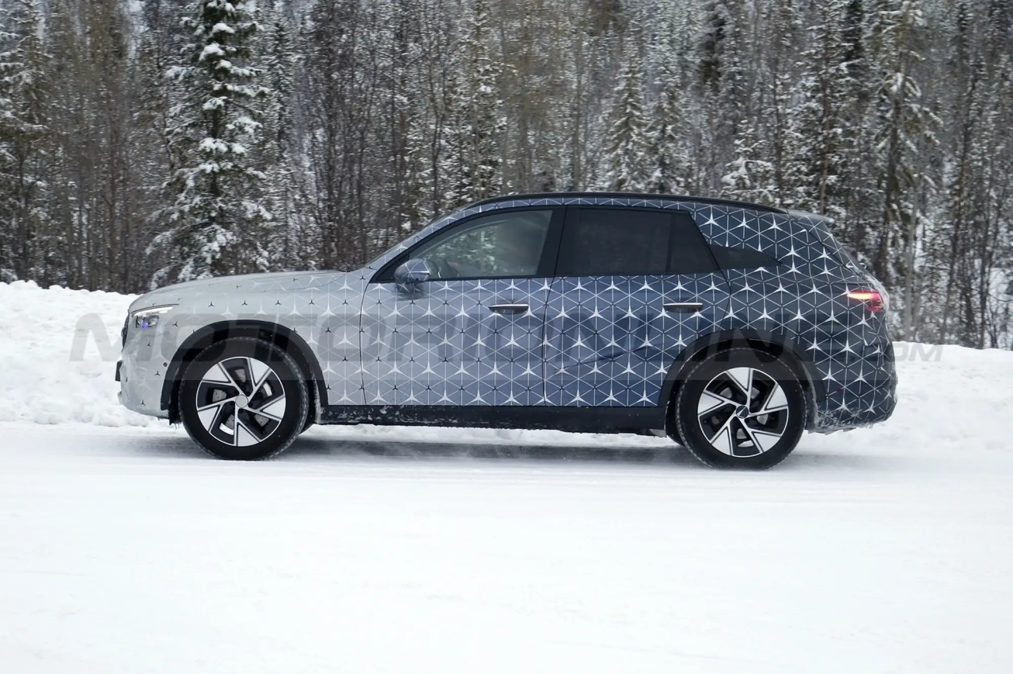 Mercedes GLC 2023 - Foto Spia 09-03-2022 - 22