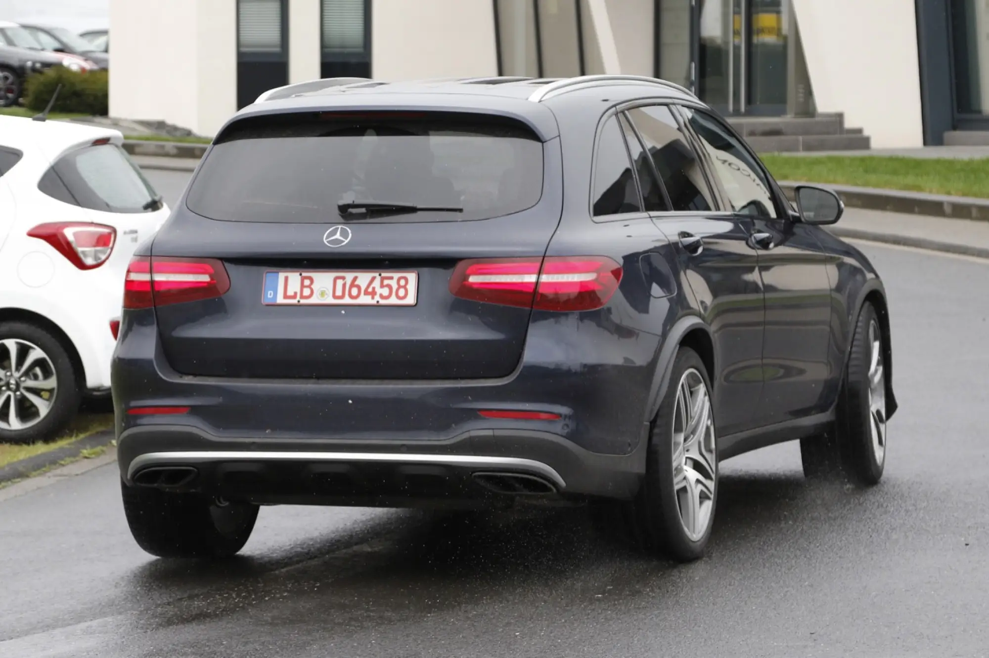 Mercedes GLC 63 AMG - foto spia maggio 2016 - 7