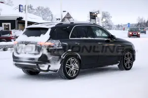Mercedes GLE 2023 - Foto Spia 13-12-2021 - 8