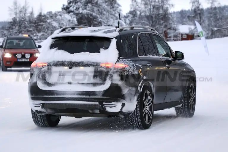 Mercedes GLE 2023 - Foto Spia 13-12-2021 - 9