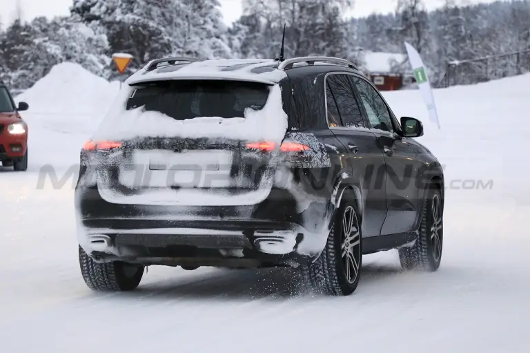 Mercedes GLE 2023 - Foto Spia 13-12-2021 - 6