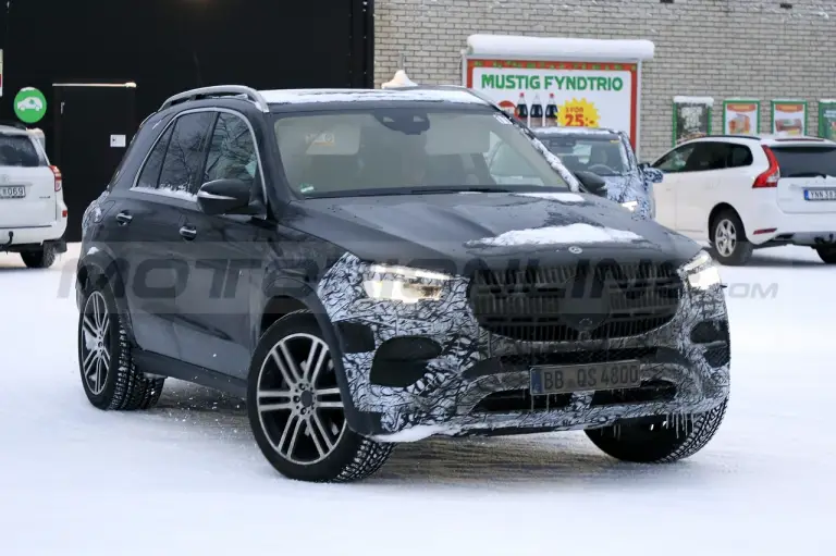 Mercedes GLE 2023 - Foto Spia 13-12-2021 - 11
