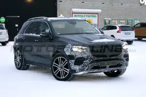 Mercedes GLE 2023 - Foto Spia 13-12-2021 - 10