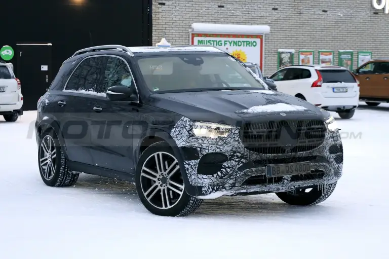Mercedes GLE 2023 - Foto Spia 13-12-2021 - 10
