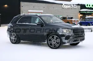 Mercedes GLE 2023 - Foto Spia 13-12-2021 - 5