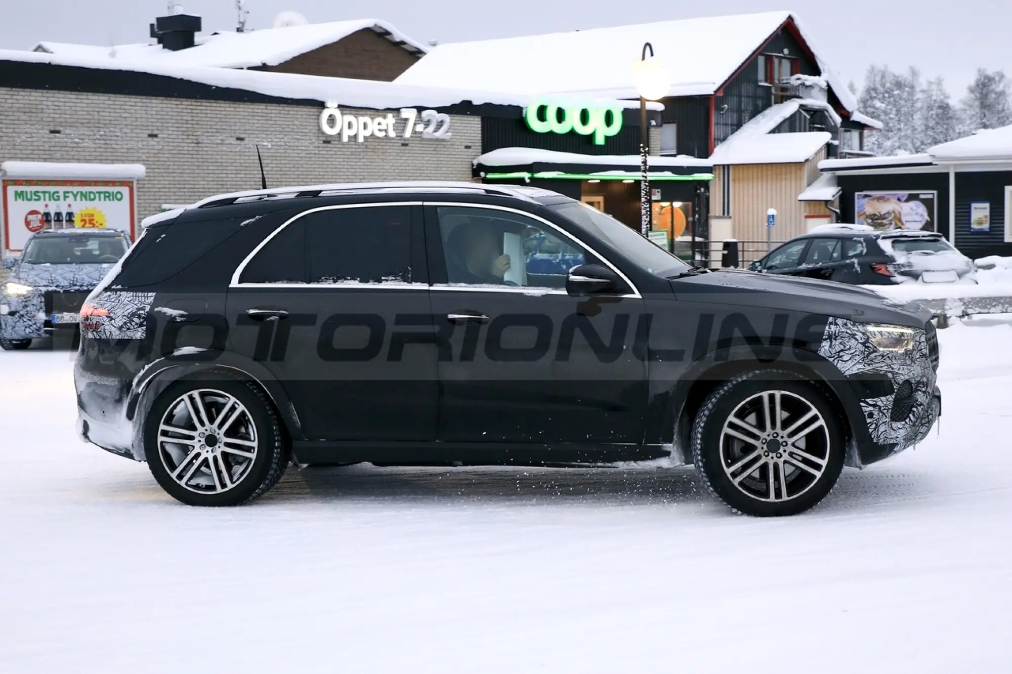 Mercedes GLE 2023 - Foto Spia 13-12-2021 - 4