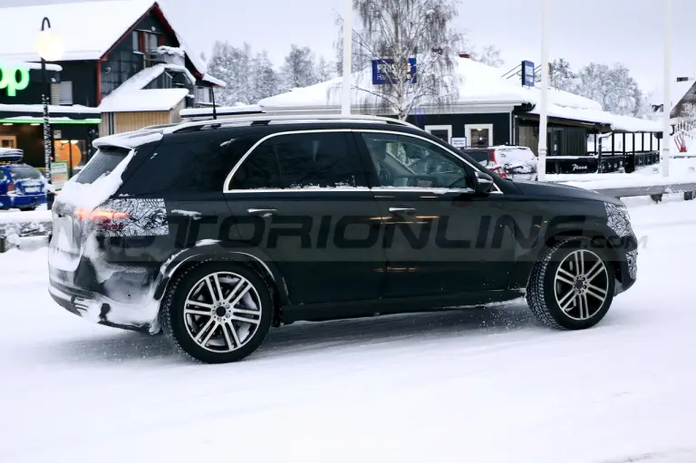 Mercedes GLE 2023 - Foto Spia 13-12-2021 - 7