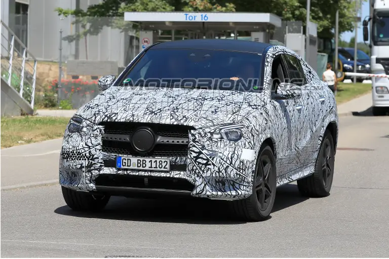 Mercedes GLE Coupe foto spia 3 luglio 2018 - 3