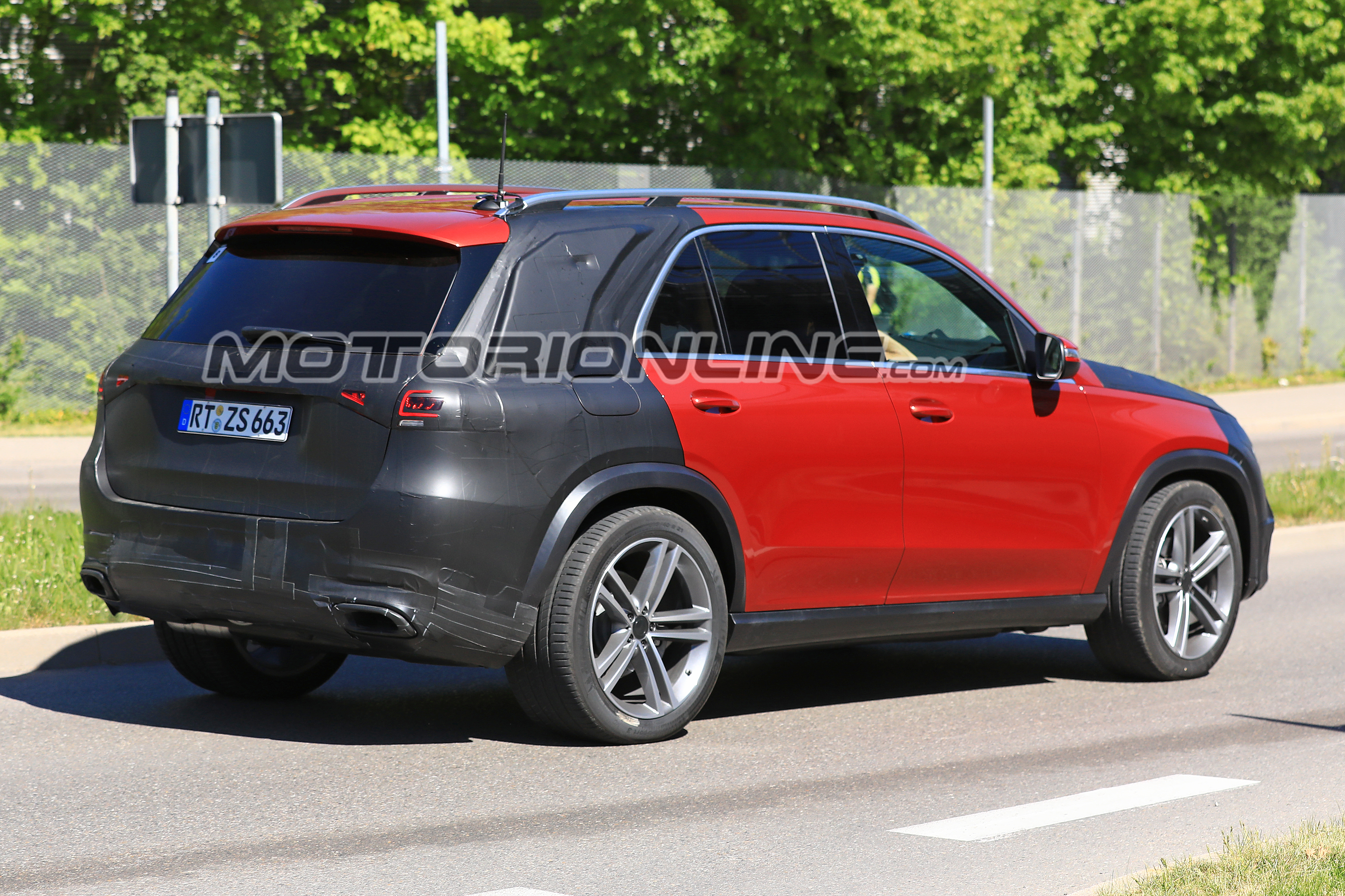 Mercedes GLE foto spia 9 maggio 2018