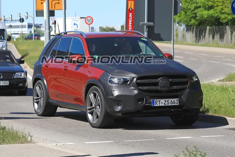 Mercedes GLE foto spia 9 maggio 2018 - 2