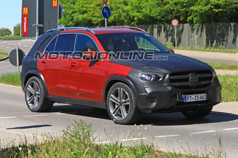 Mercedes GLE foto spia 9 maggio 2018 - 3