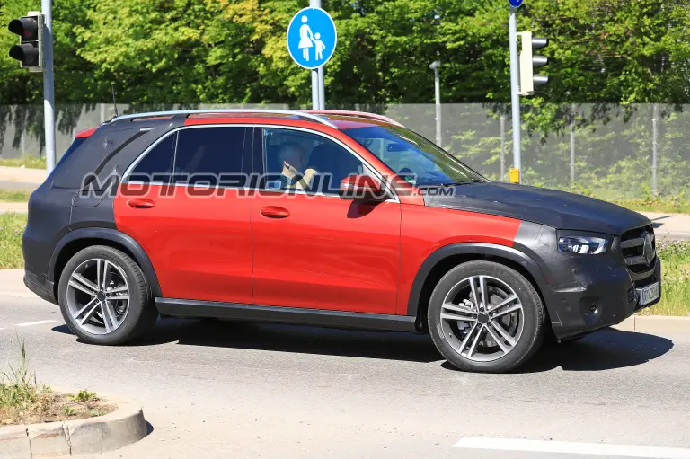 Mercedes GLE foto spia 9 maggio 2018 - 5