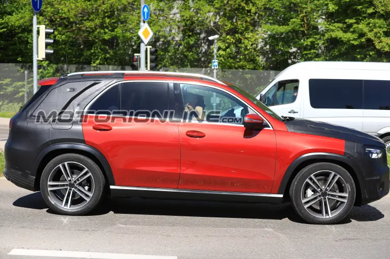 Mercedes GLE foto spia 9 maggio 2018 - 6