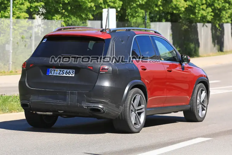 Mercedes GLE foto spia 9 maggio 2018 - 9