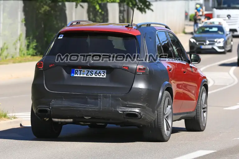 Mercedes GLE foto spia 9 maggio 2018 - 10