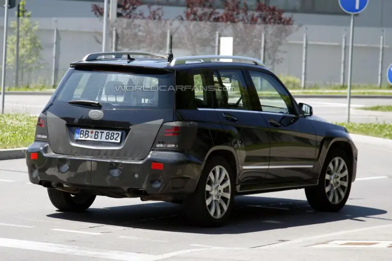 Mercedes GLK restyling foto spia luglio 2011 - 1