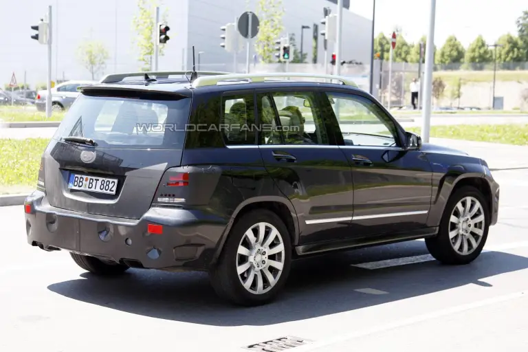 Mercedes GLK restyling foto spia luglio 2011 - 3