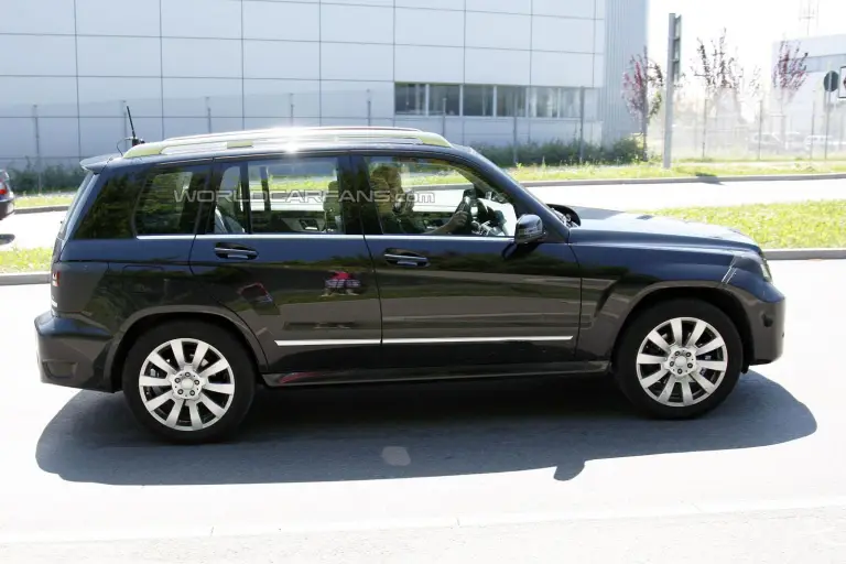 Mercedes GLK restyling foto spia luglio 2011 - 6