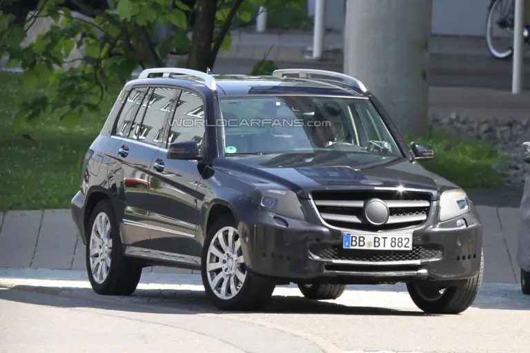 Mercedes GLK restyling foto spia luglio 2011 - 7