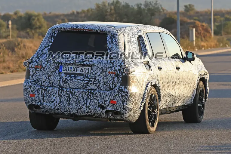 Mercedes GLS foto spia 16 dicembre 2017 - 7