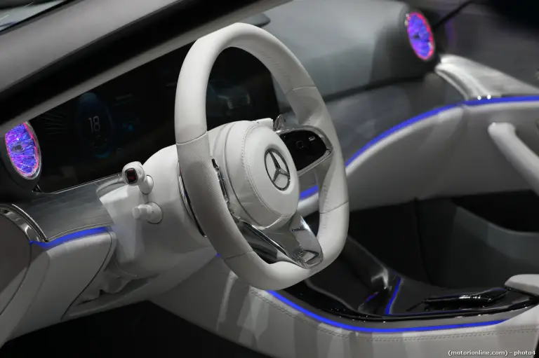 Mercedes IAA Concept - Salone di Francoforte 2015 - 14