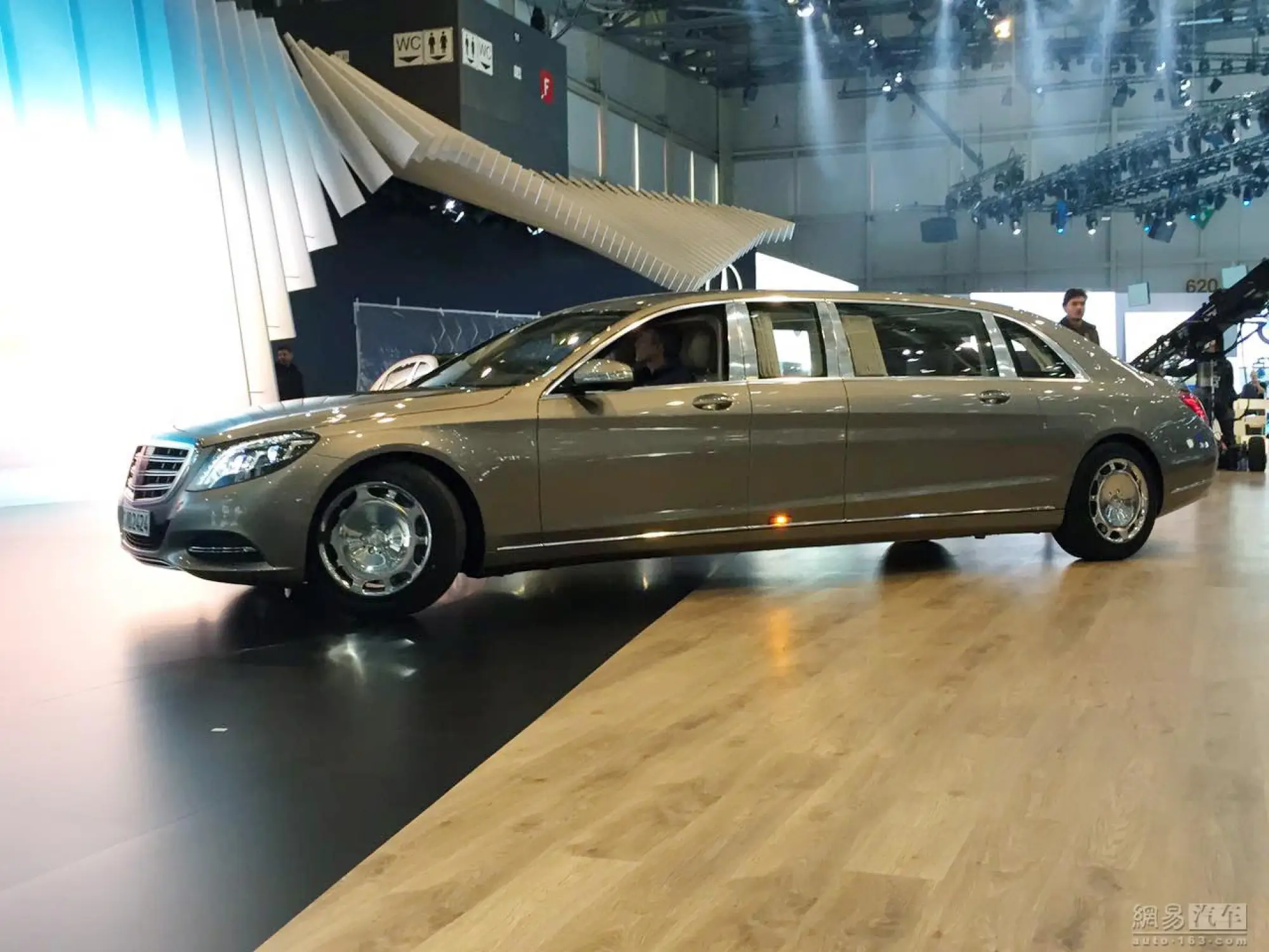 Mercedes Maybach S600 Pullman - Foto web - 1