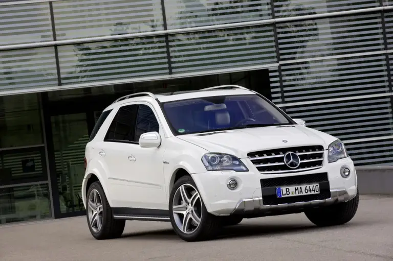 Mercedes ML 63 AMG Facelift 2010 - 1