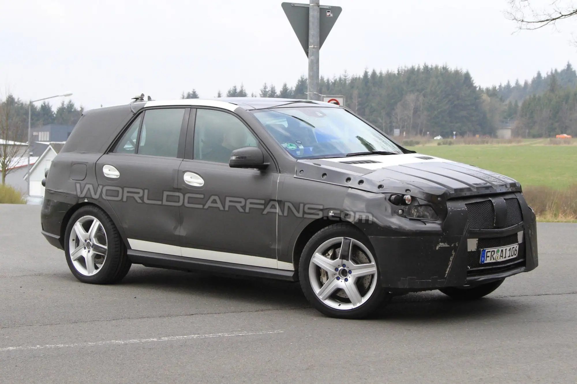 Mercedes ML AMG: foto spia - 5