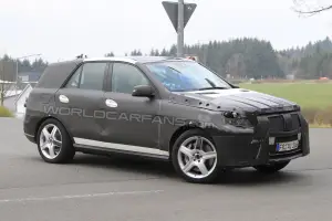 Mercedes ML AMG: foto spia