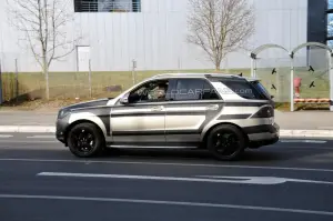 Mercedes ML foto spia - 5