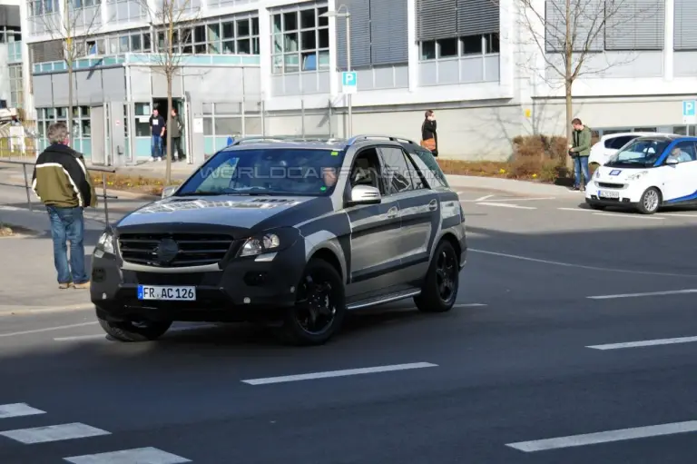 Mercedes ML foto spia - 6