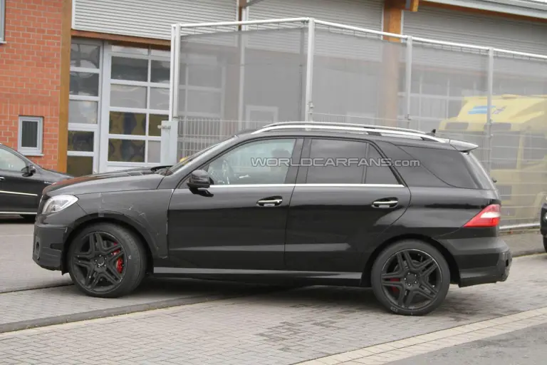 Mercedes ML63 AMG 2012 foto spia agosto 2011  - 1